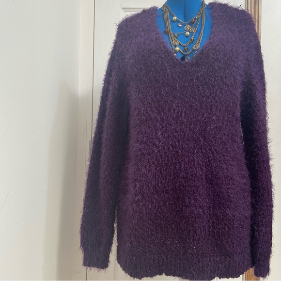 Kenneth Cole Reaction women purple fuzzy long sleeves sweater. Size XL. Used. - Picture 11 of 14